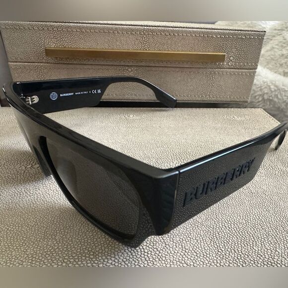 Burberry Men’s Black Rectangle Sunglasses - Made in Italy - Picture 8 of 17